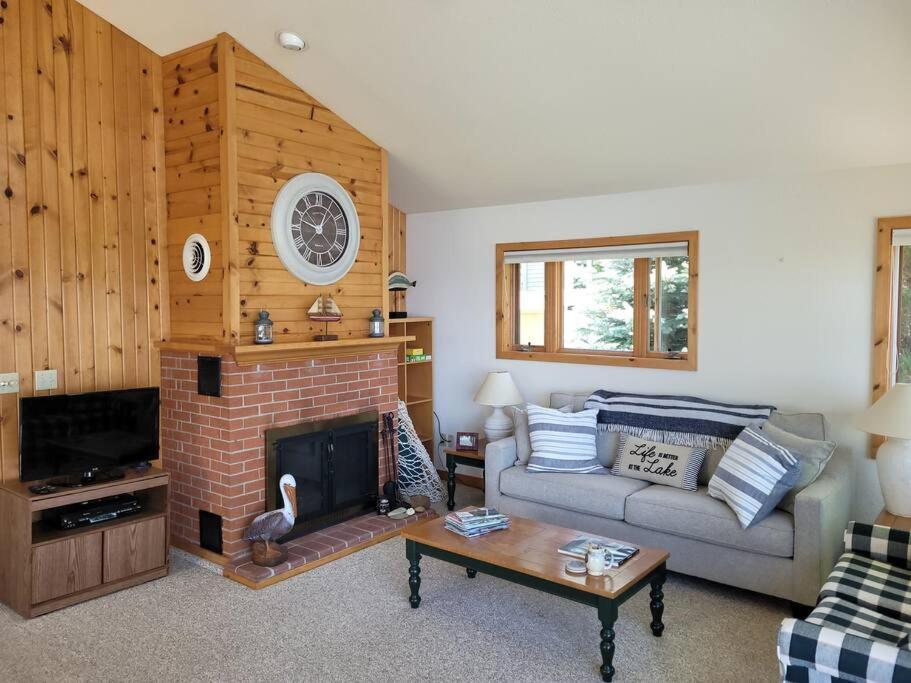 Cozy Cottage On Green Bay Bagian luar foto